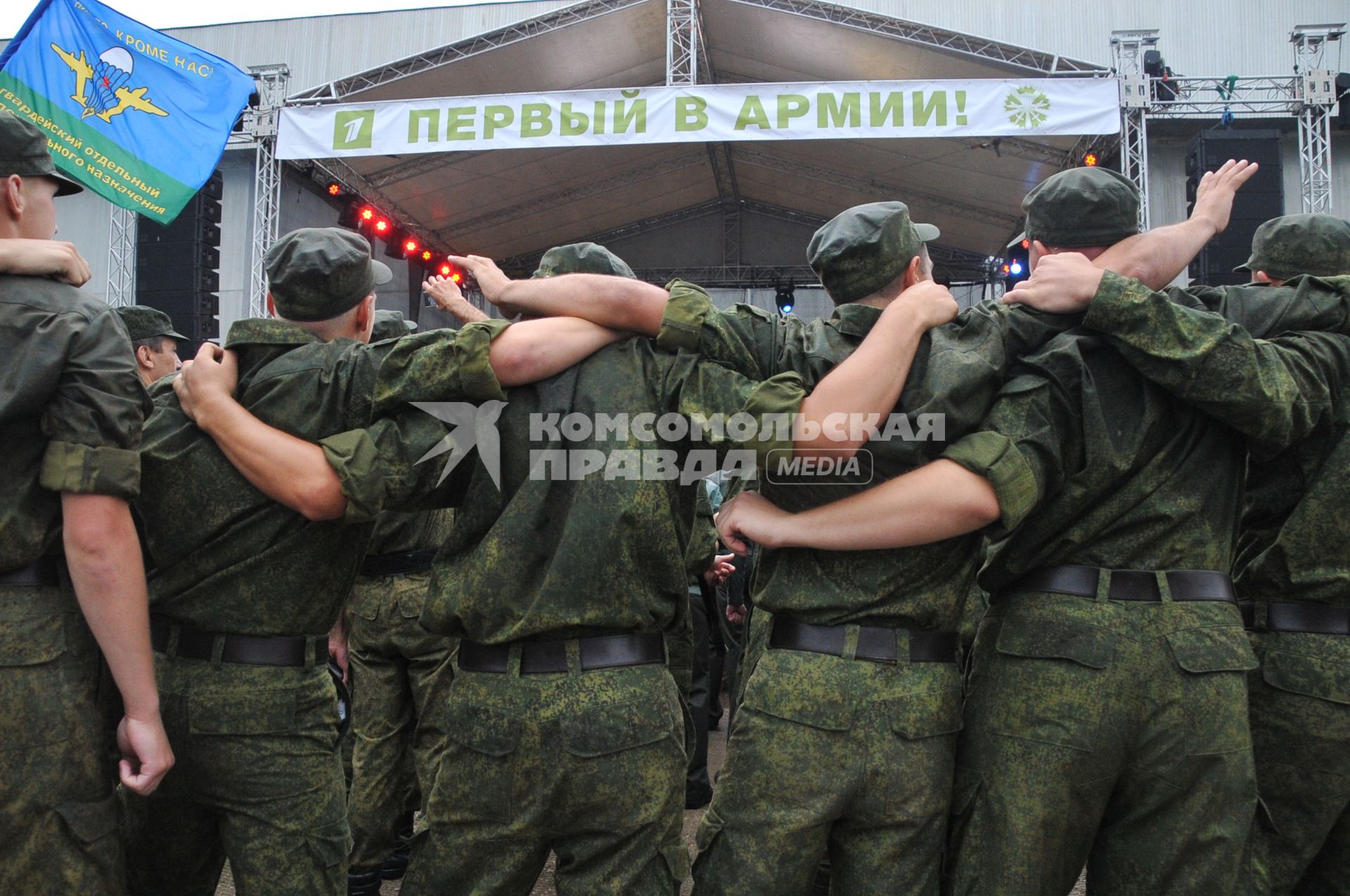 Военно-патриотическая акция ПЕРВЫЙ В АРМИИ! На снимке: Солдаты. 07 июля 2011г.