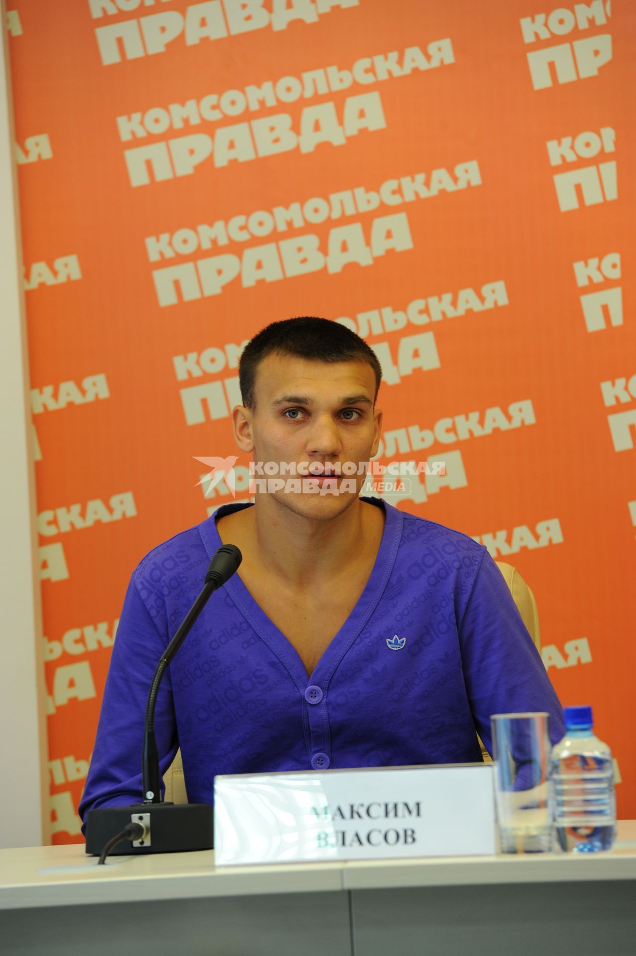 Боксер-профессионал Максим Власов в ИД КП. 28 сентября 2011 года.