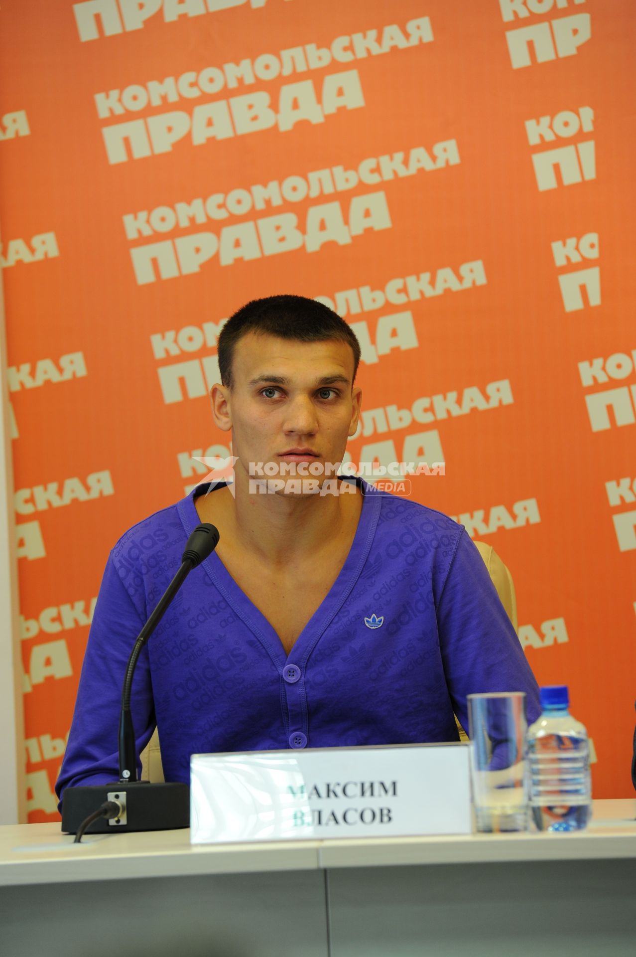 Боксер-профессионал Максим Власов в ИД КП. 28 сентября 2011 года.