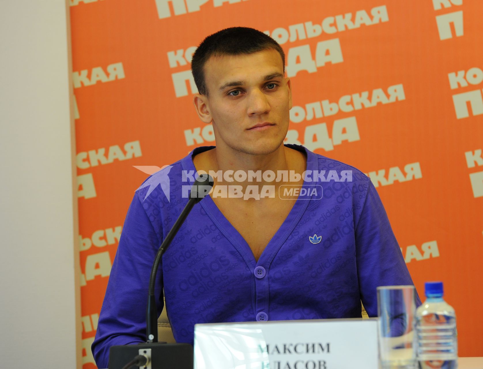 Боксер-профессионал Максим Власов в ИД КП. 28 сентября 2011 года.