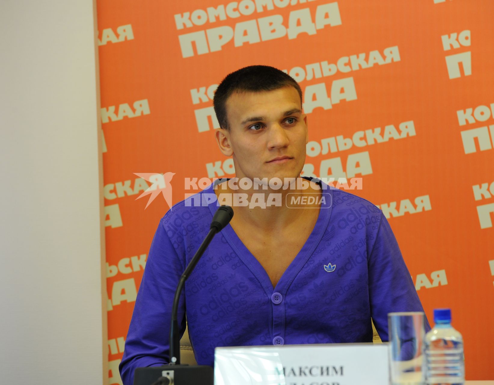 Боксер-профессионал Максим Власов в ИД КП. 28 сентября 2011 года.