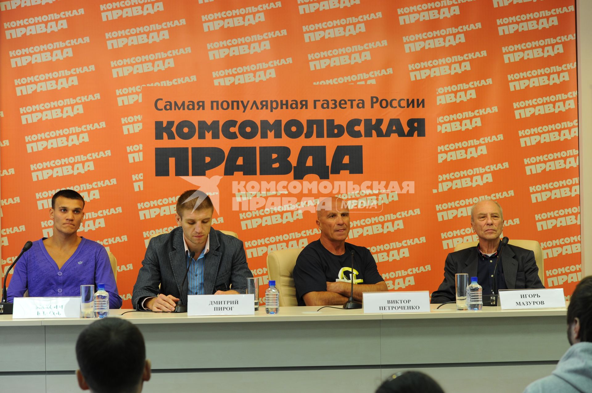 Боксер-профессионал Максим Власов, чемпион мира по боксу среди профессионалов Дмитрий Пирог, тренер  Дмитрия Пирога Виктор Петроченко и генеральный секретарь Федерации профессионального бокса России Игорь Мазуров (слева направо) в ИД КП. 28 сентября 2011 года.