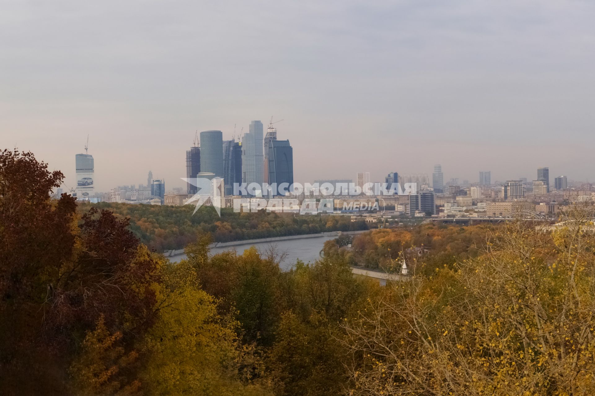 Москва-Сити. Московский Международный Деловой Центр. Вид города. Осень.  07 октября 2011г.