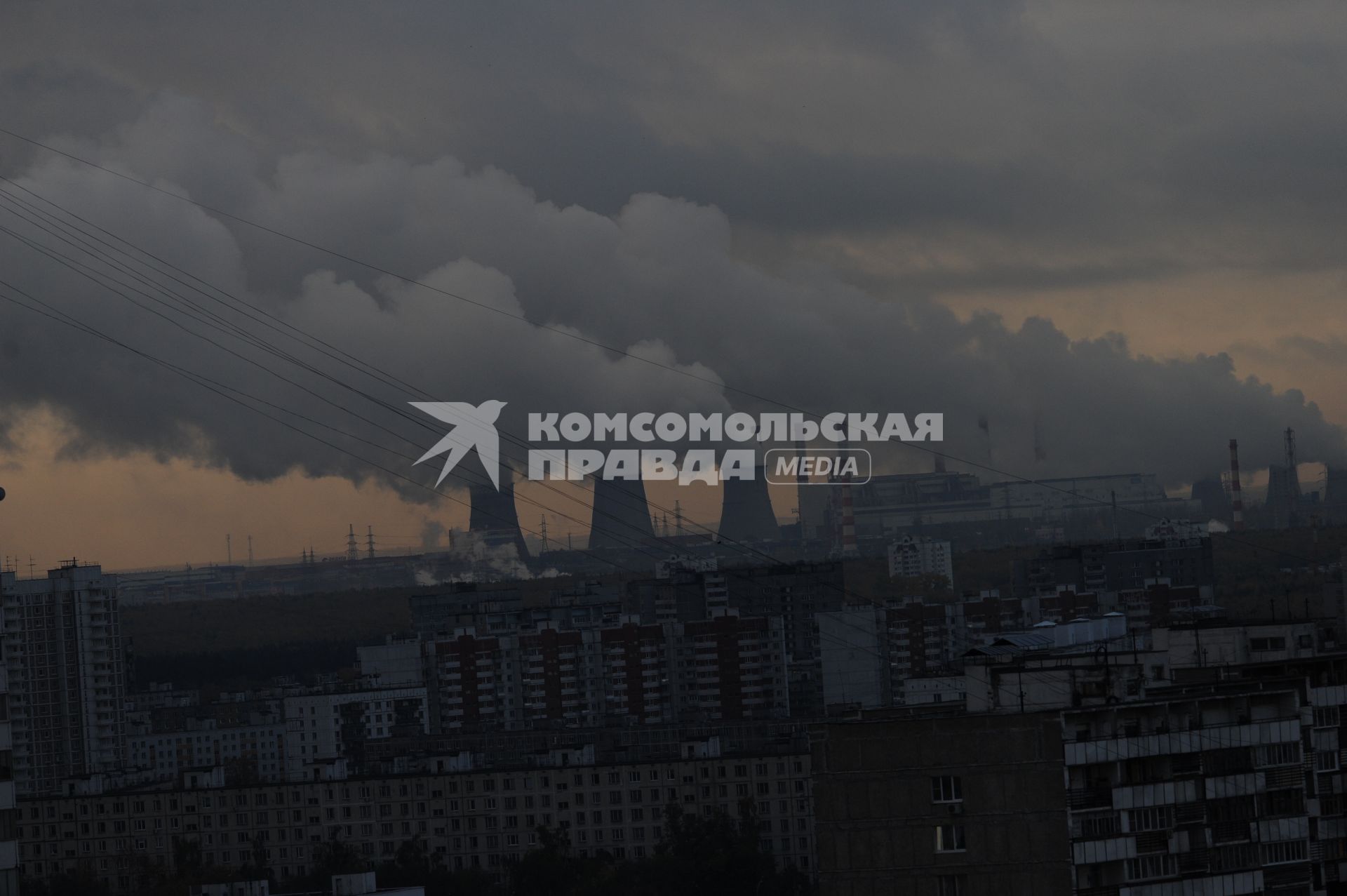 Виды Москвы. Район Капотня. Московский нефтеперерабатывающий завод (МНПЗ) и ТЭЦ-22. 12 октября 2011 года.