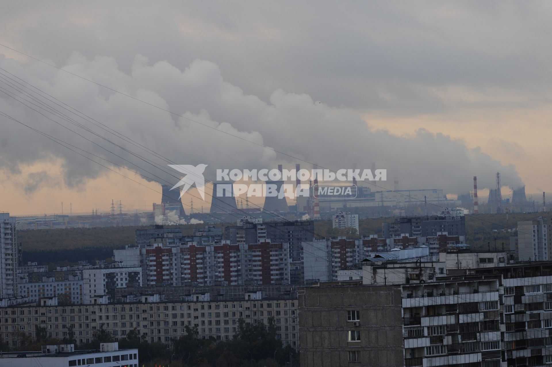 Виды Москвы. Район Капотня. Московский нефтеперерабатывающий завод (МНПЗ) и ТЭЦ-22. 12 октября 2011 года.