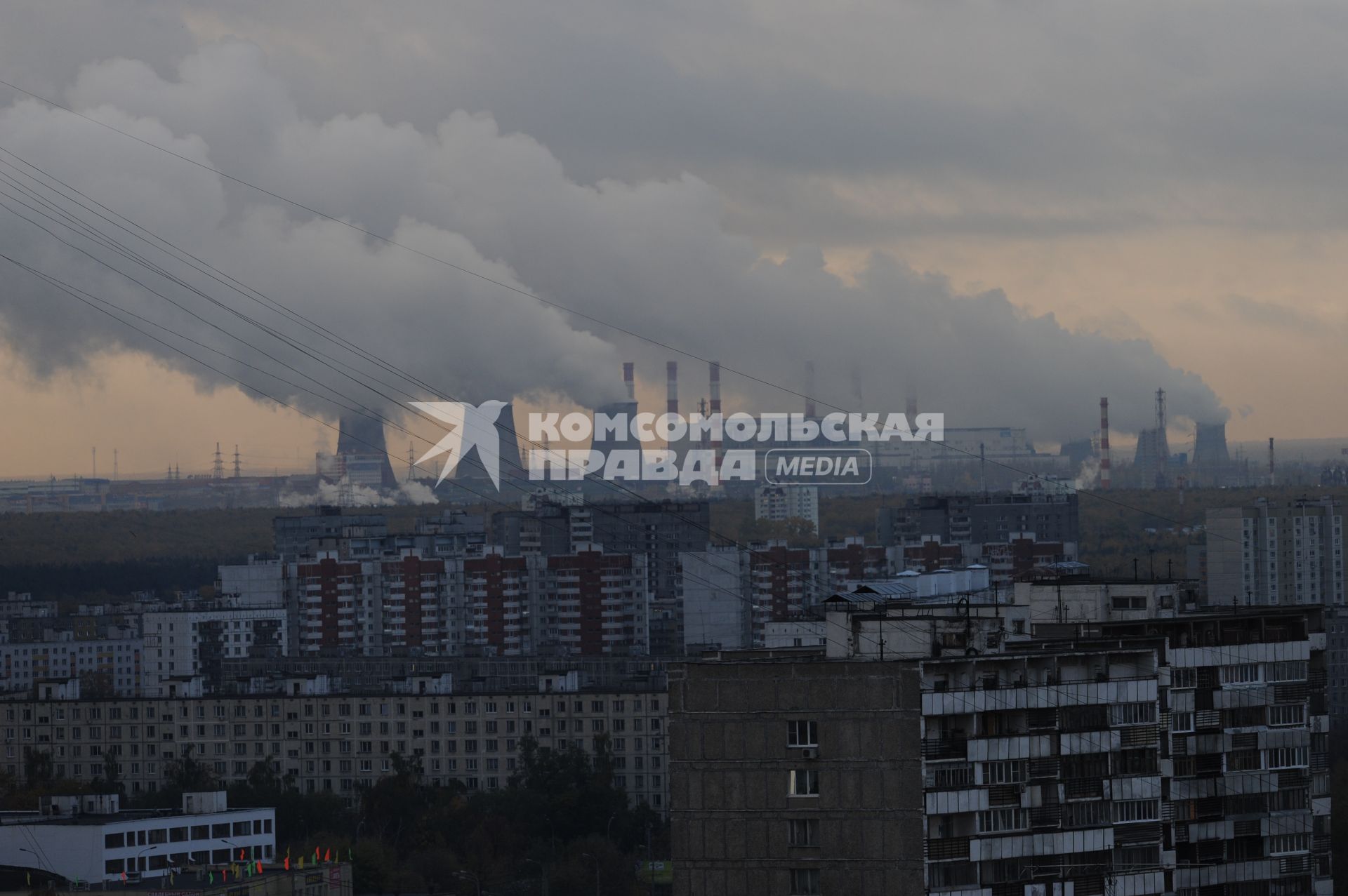 Виды Москвы. Район Капотня. Московский нефтеперерабатывающий завод (МНПЗ) и ТЭЦ-22. 12 октября 2011 года.