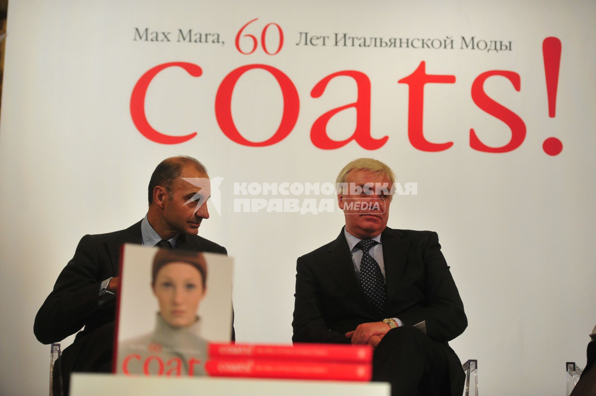 Президент Max Mara Group Луиджи Марамотти и директор Государственного исторического музея Алексей Левыкин (слева направо) на закрытом показе выставки \"Coats! Max Mara: 60 лет итальянской моды\". 11 октября 2011 года.
