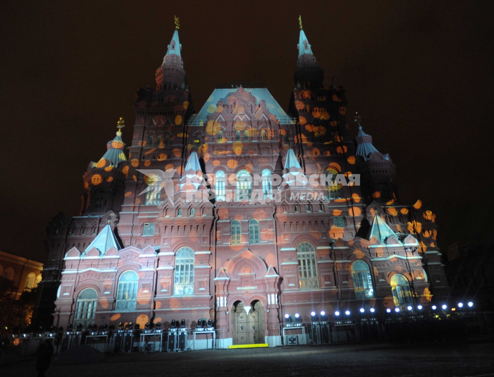 Москва. Старт первого Московского международного фестиваля  КРУГ СВЕТА. На снимке: Государственный исторический музей расположенный на Красной площади. 23 октября 2011 г.