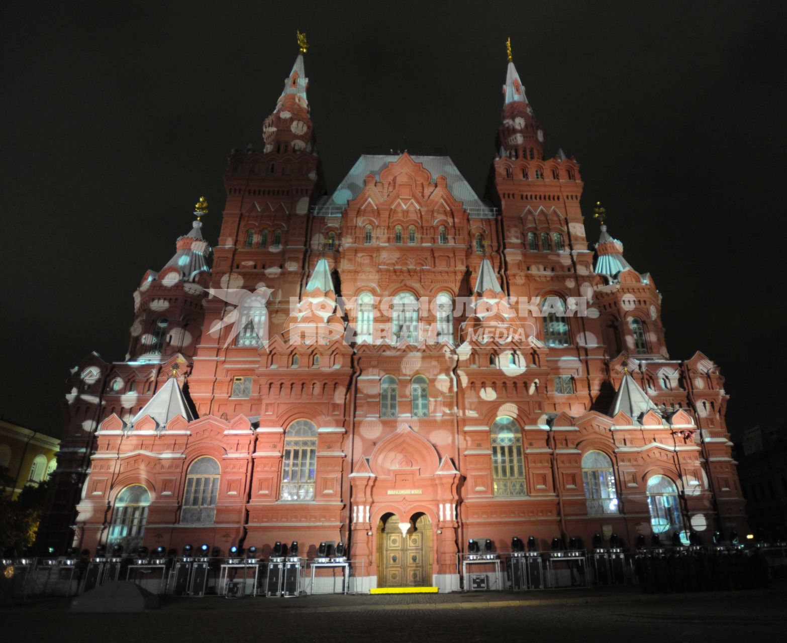 Москва. Старт первого Московского международного фестиваля  КРУГ СВЕТА. На снимке: Государственный исторический музей расположенный на Красной площади. 23 октября 2011 г.