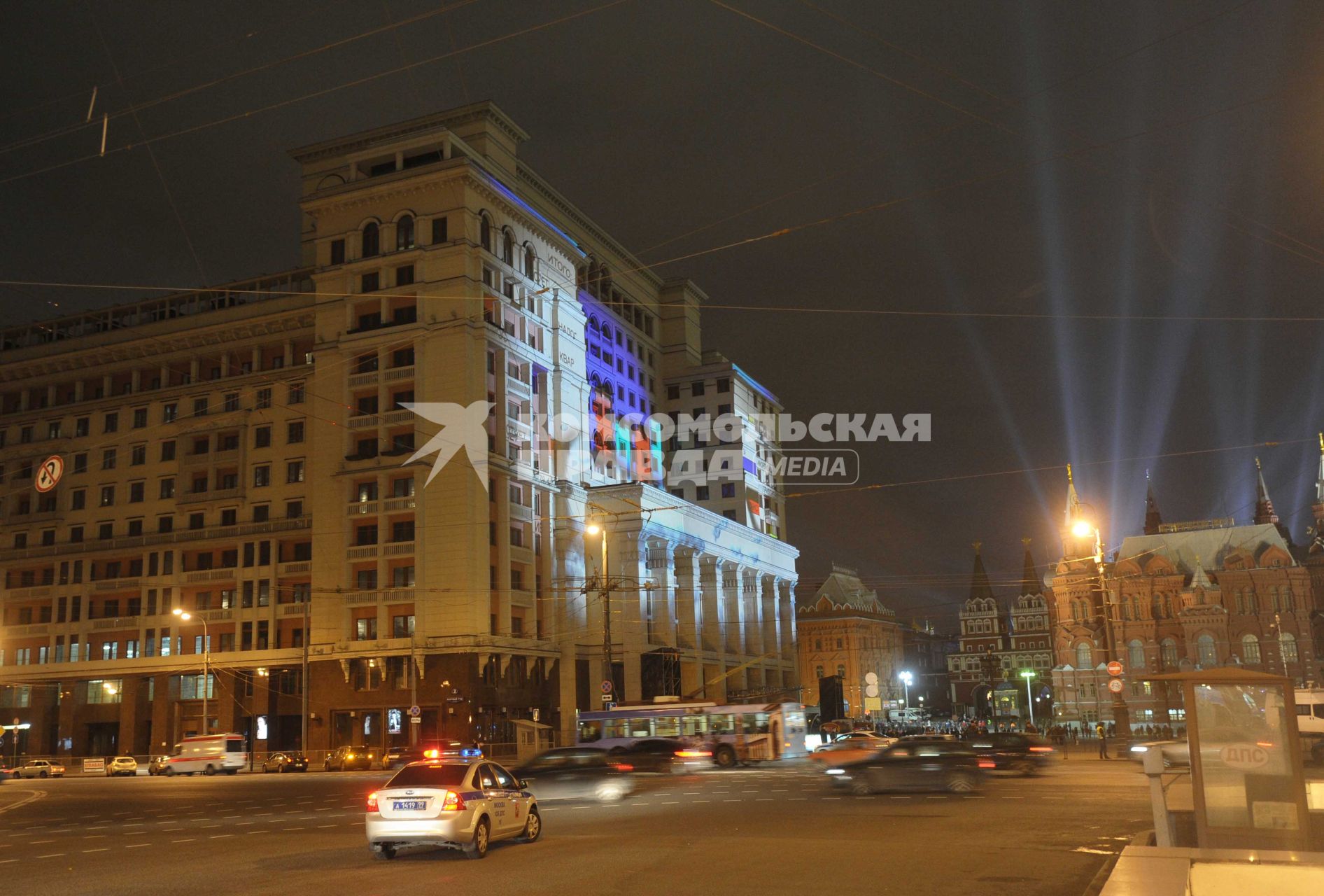 Москва. Старт первого Московского международного фестиваля  КРУГ СВЕТА. На снимке: гостиница МОСКВА расположенная на Манежной площади. 23 октября 2011 г.