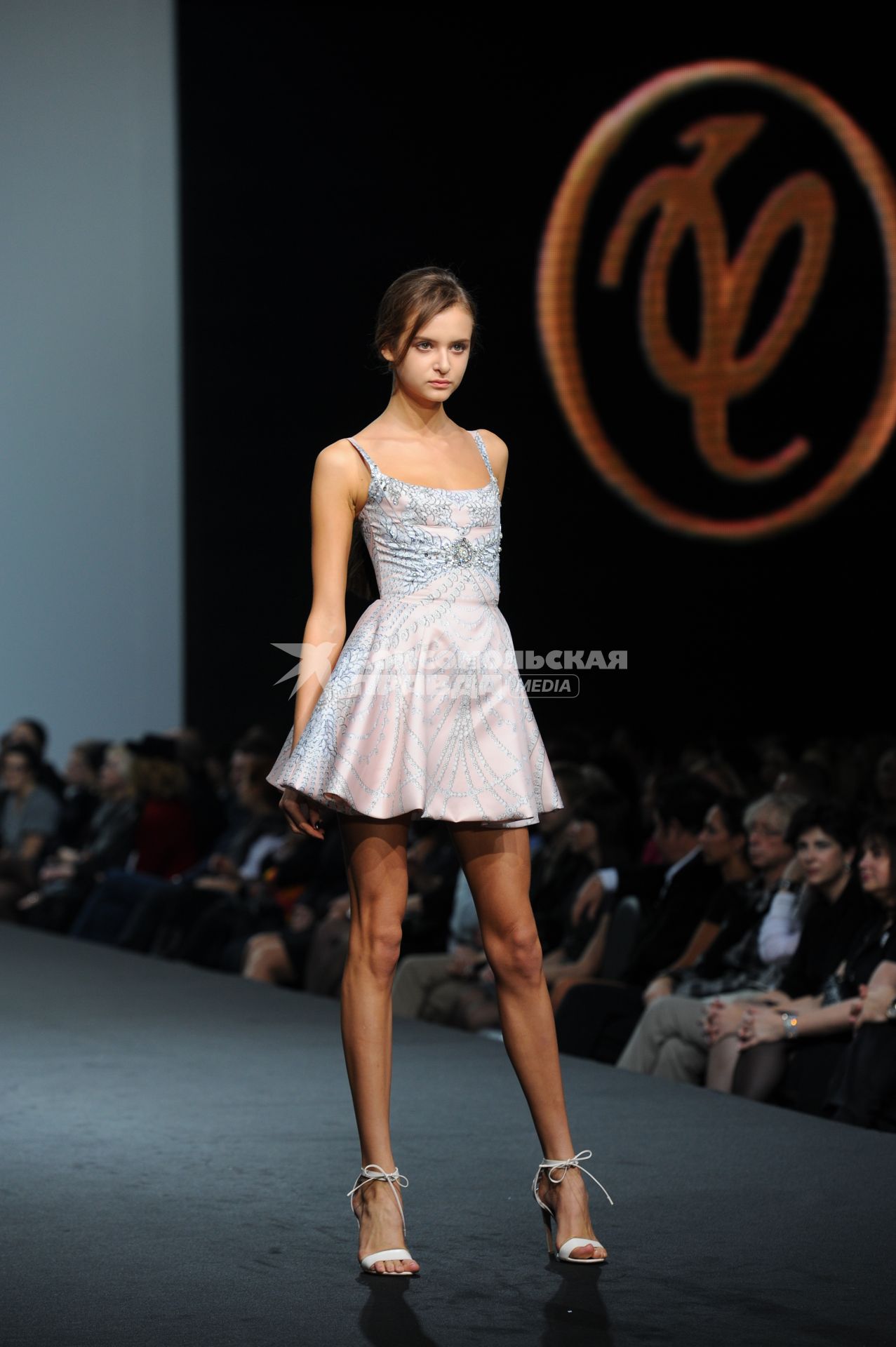 Неделя моды в Москве Volvo Fashion Week Moscow. Коллекциия Валентина Юдашкина. 26 октября 2011г.