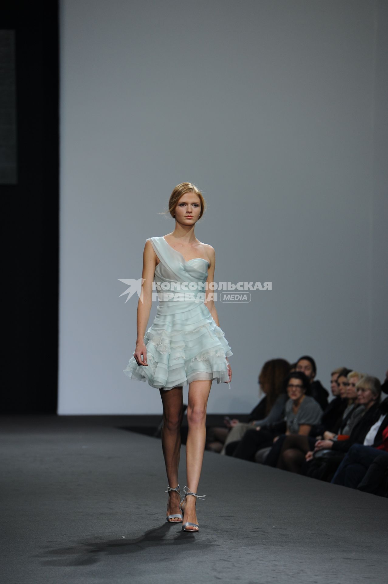 Неделя моды в Москве Volvo Fashion Week Moscow. Коллекциия Валентина Юдашкина. 26 октября 2011г.