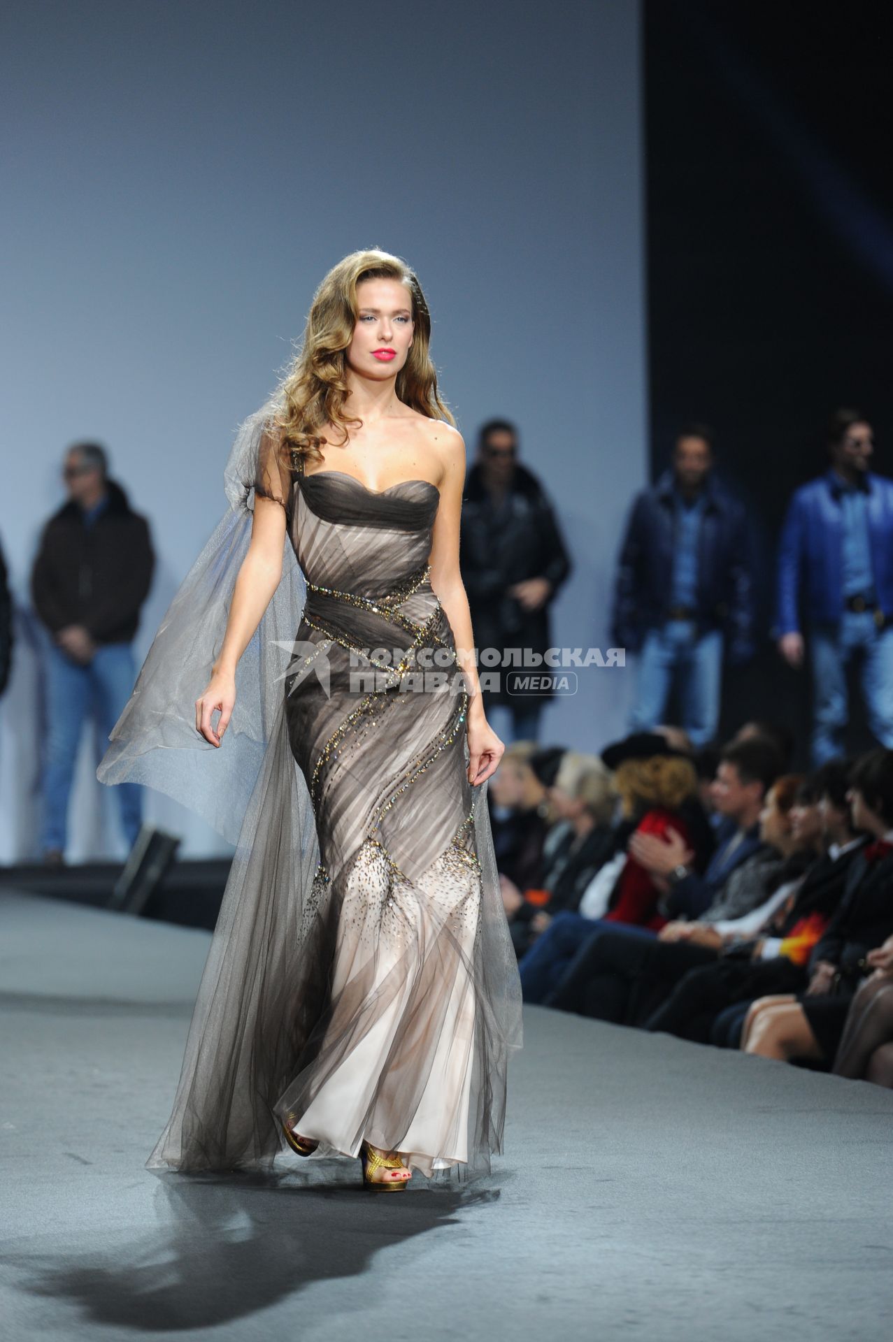 Неделя моды в Москве Volvo Fashion Week Moscow. Коллекциия Валентина Юдашкина. 26 октября 2011г.