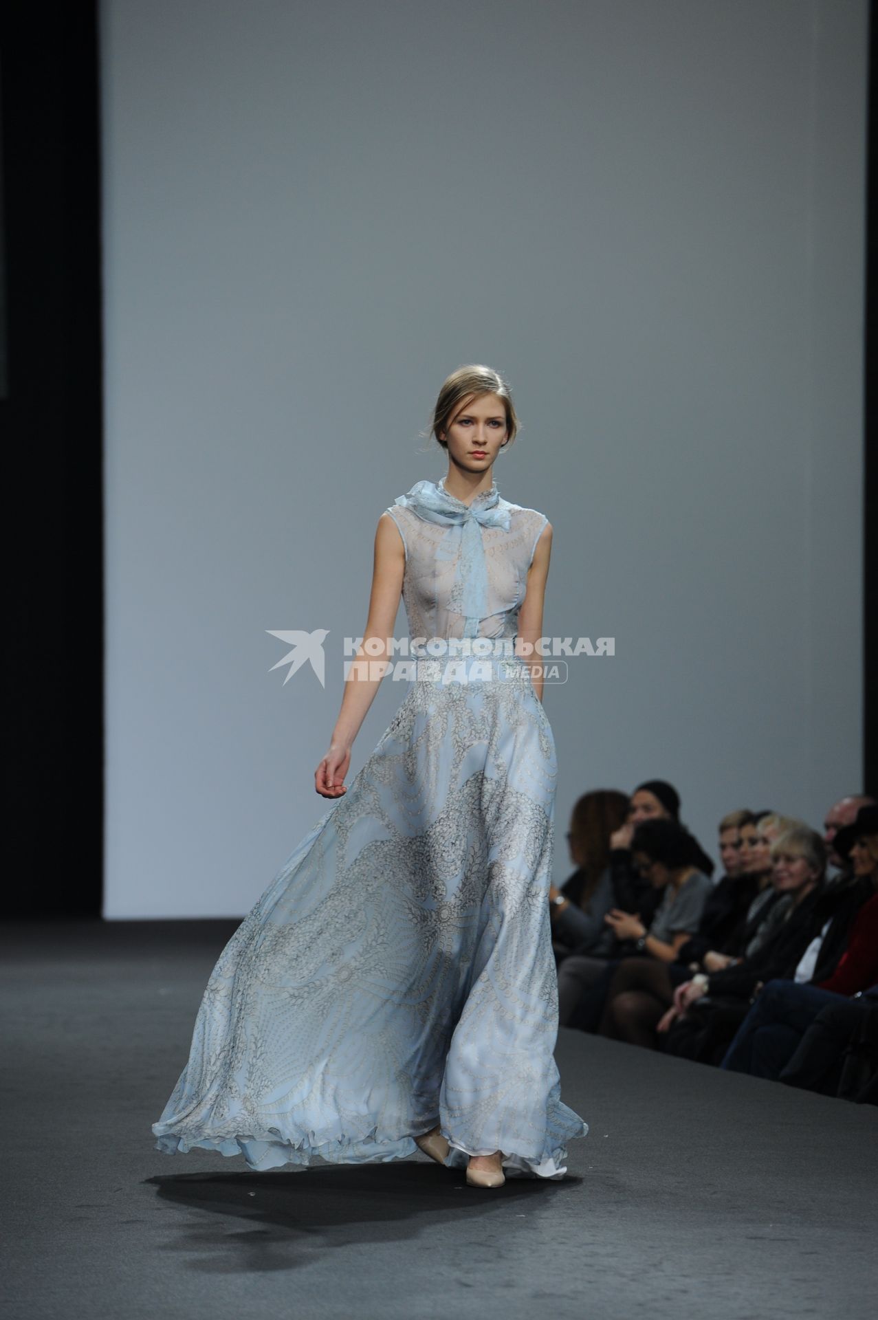 Неделя моды в Москве Volvo Fashion Week Moscow. Коллекциия Валентина Юдашкина. 26 октября 2011г.