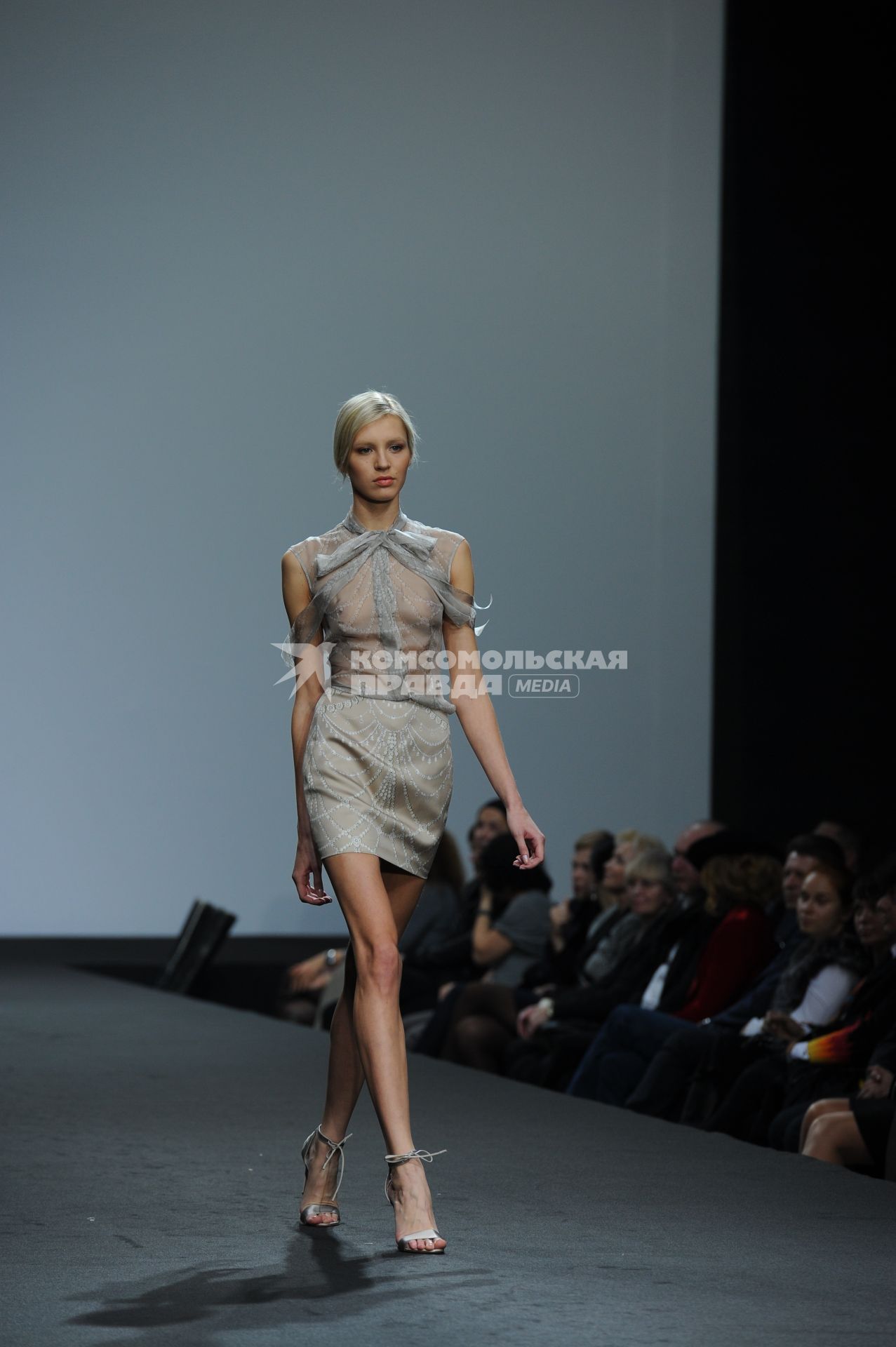 Неделя моды в Москве Volvo Fashion Week Moscow. Коллекциия Валентина Юдашкина. 26 октября 2011г.