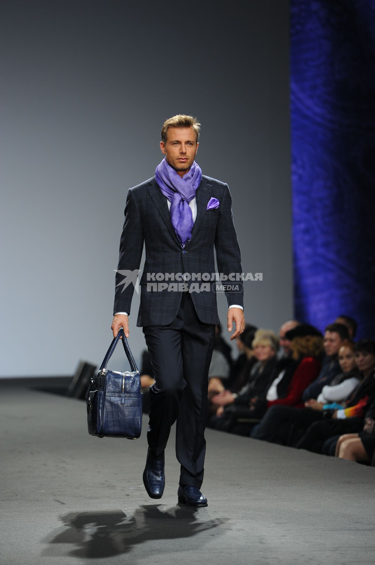 Неделя моды в Москве Volvo Fashion Week Moscow. Коллекциия Валентина Юдашкина. 26 октября 2011г.