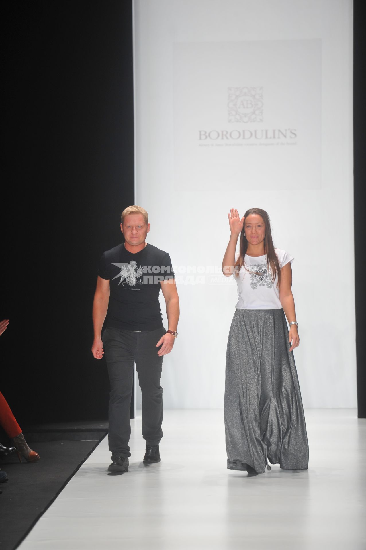 Показ коллекции Borodulin\'s на неделе моды Mercedes-Benz Fashion Week. На снимке: дизайнеры Алексей и Анна Бородулины.  23 октября 2011 года.