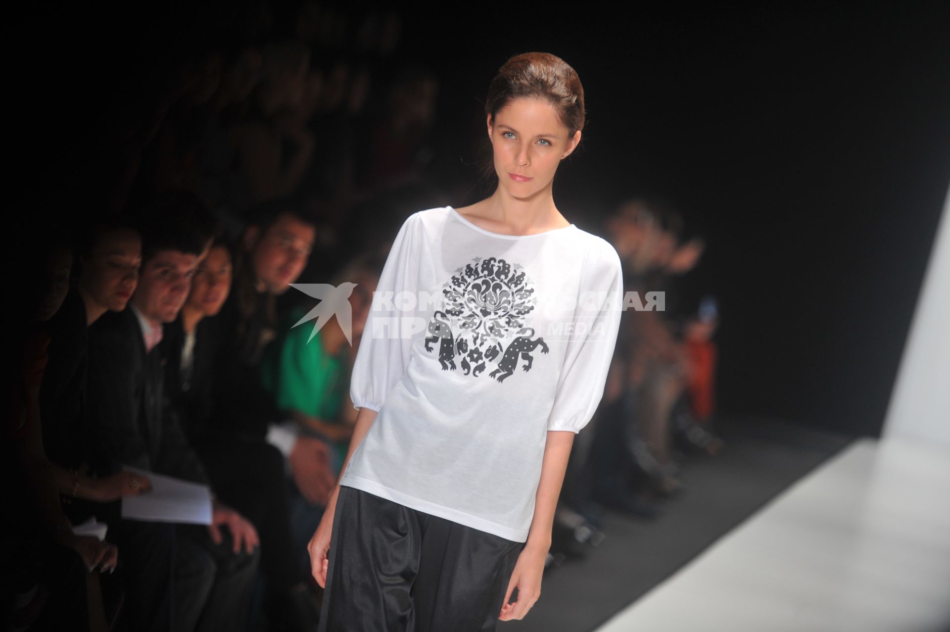 Показ коллекции Borodulin\'s на неделе моды Mercedes-Benz Fashion Week.  23 октября 2011 года.