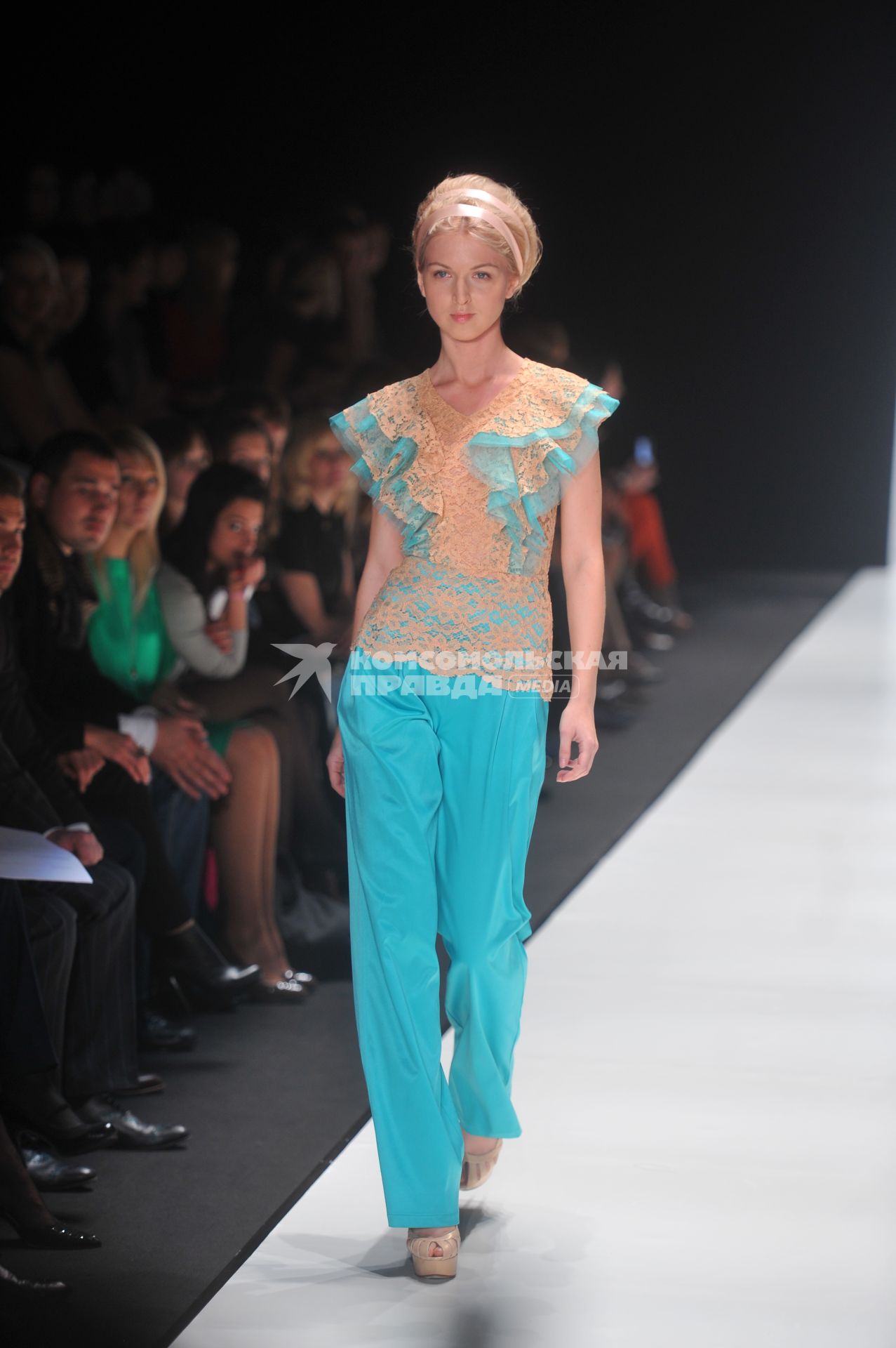 Показ коллекции Borodulin\'s на неделе моды Mercedes-Benz Fashion Week.  23 октября 2011 года.