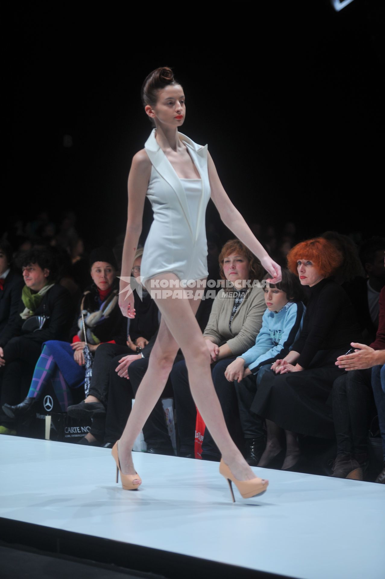 Показ коллекции TEGIN на неделе моды Mercedes-Benz Fashion Week. 23 октября 2011 года.