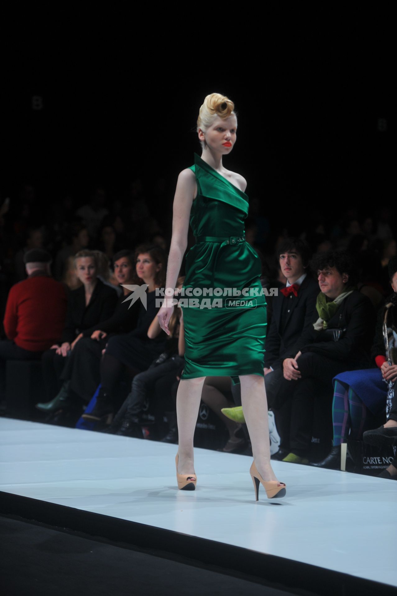 Показ коллекции TEGIN на неделе моды Mercedes-Benz Fashion Week. 23 октября 2011 года.