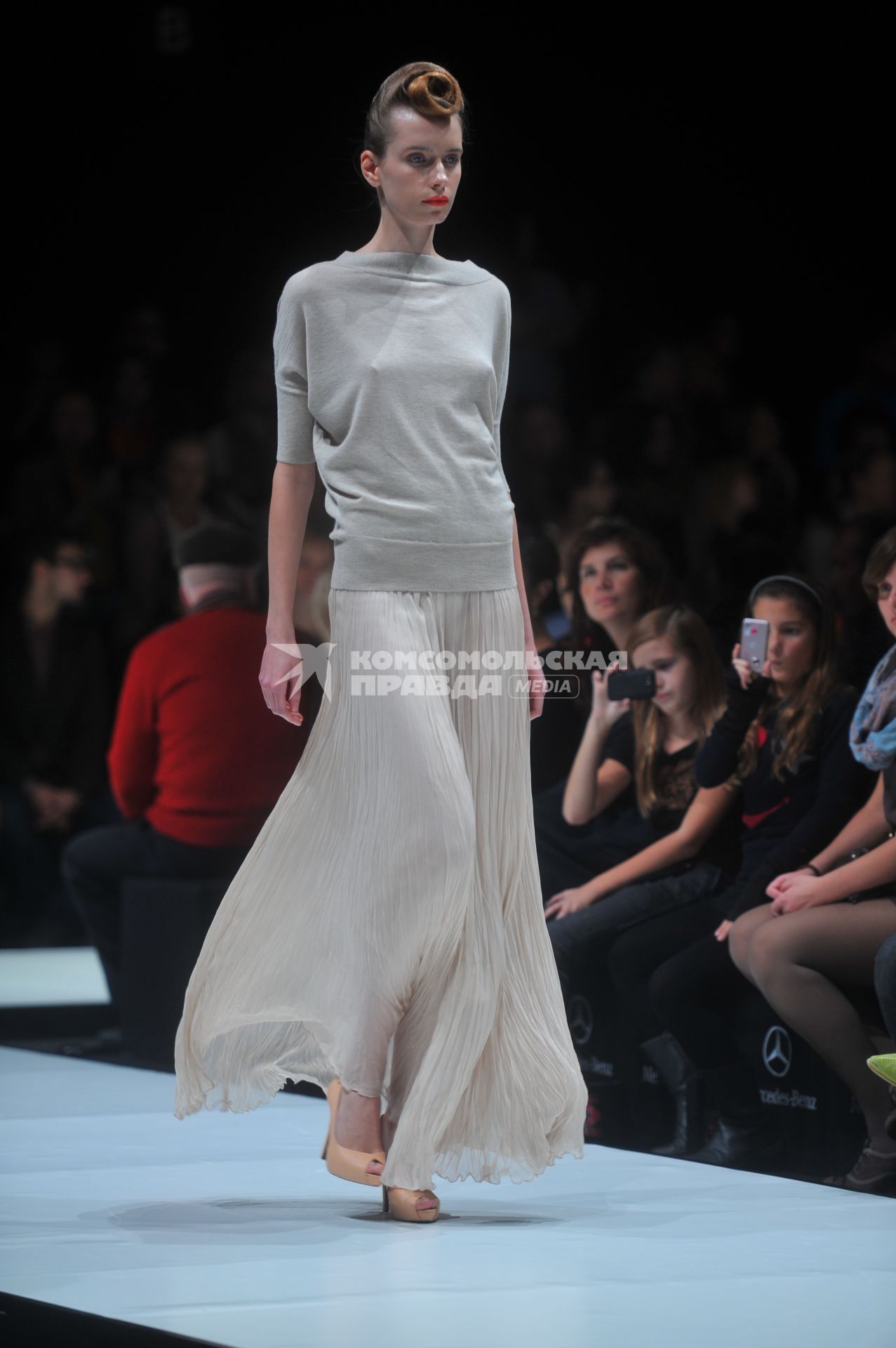 Показ коллекции TEGIN на неделе моды Mercedes-Benz Fashion Week. 23 октября 2011 года.