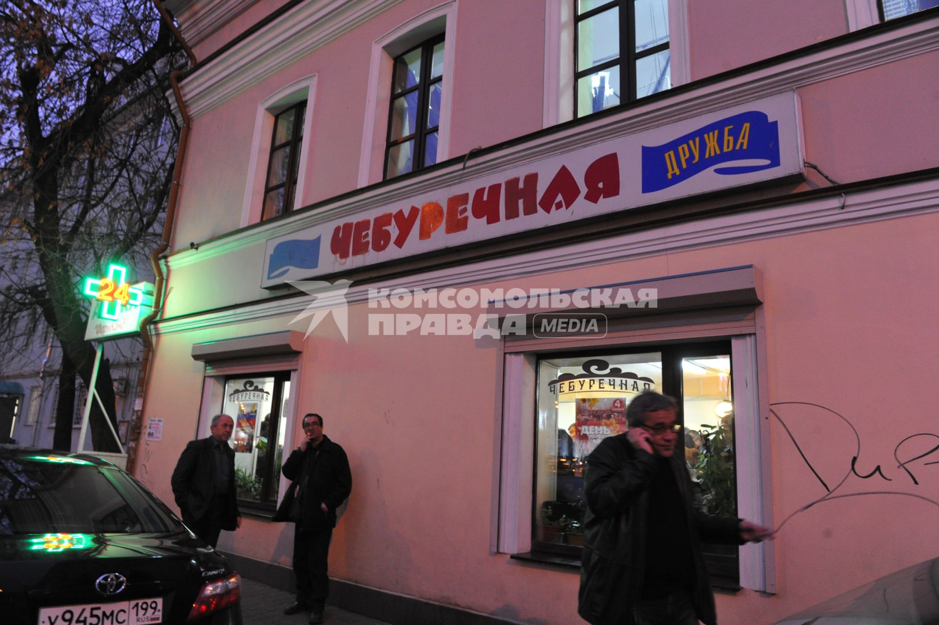 Чебуречная \"Дружба\" на Сухаревской . Москва. 27 октября 2011 года.