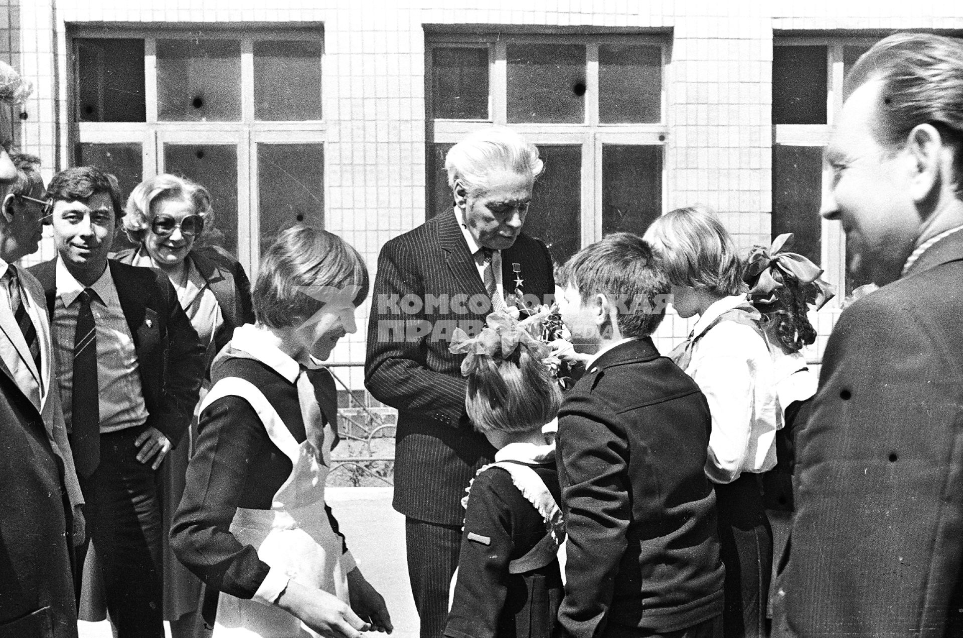 Аркадий Райкин (в центре) и его партнерша Виктория Горшенина (слева). 1985-86 гг. (вторая половина восьмидесятых).