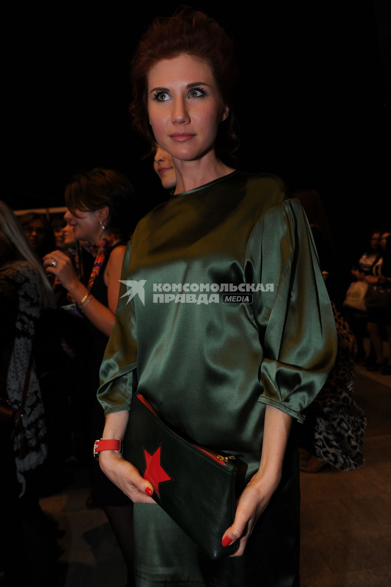 Закрытие Недели моды Volvo Fashion Week. На снимке: член общественного совета движения МОЛОДАЯ ГВАРДИЯ Анна Чапман. 31 октября 2011 года.