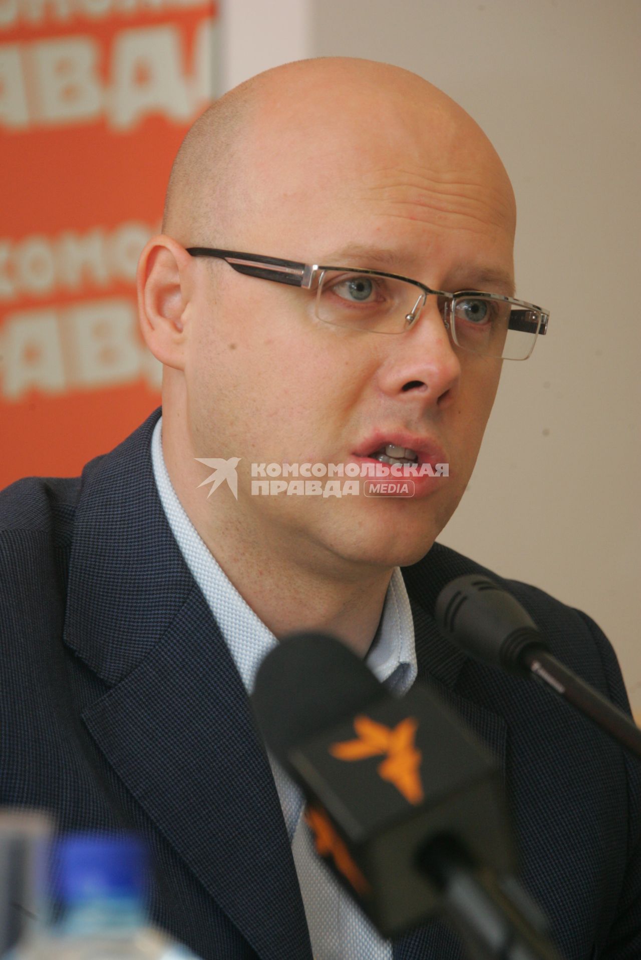Депутат Госдумы Антон Беляков в ИД КП. 28 октября 2011 года.