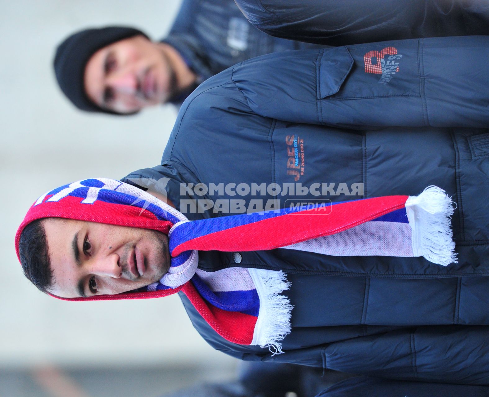 Мусульмане во время праздничного намаза в честь праздника Курбан-Байрам у Соборной мечети. 06 ноября  2011 года.