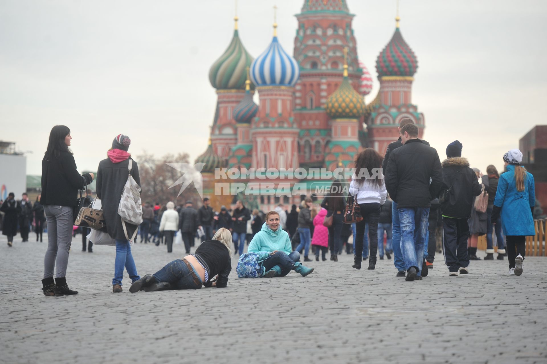 Москва. Храм Василия Блаженного на Красной площади.  05 ноября 2011 года.