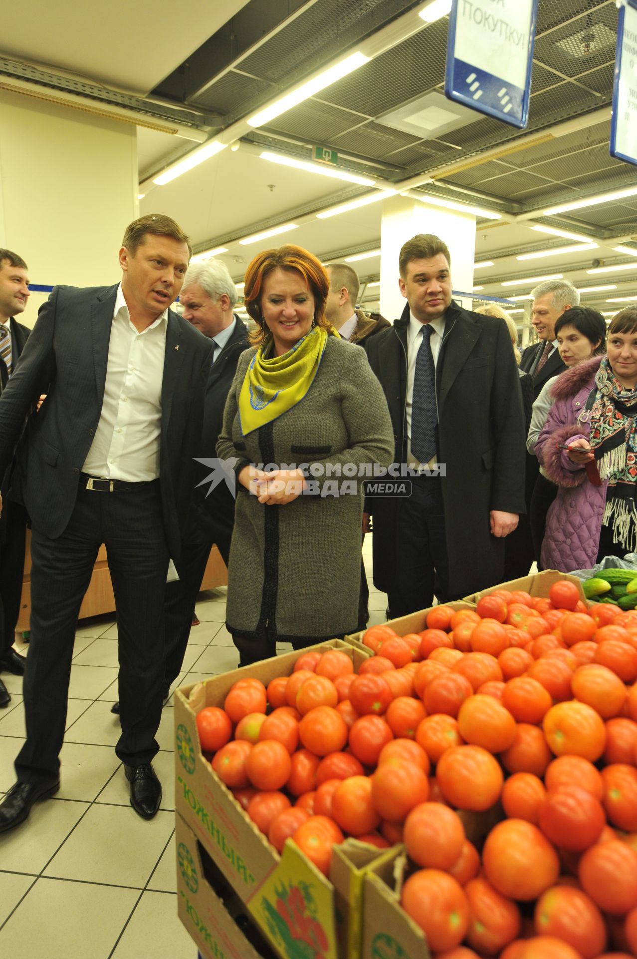 Глава Минсельхоза Елена Скрынник проверила, много ли фермерских продуктов в наших торговых сетях. На снимке: Елена Скрынник  08 ноября 2011 года.