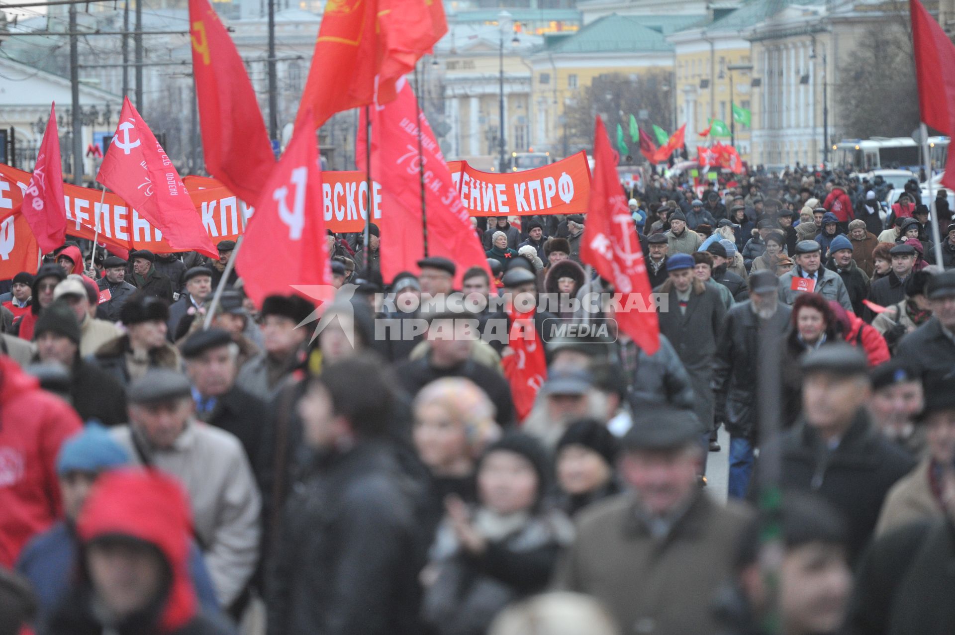 Во время шествия, приуроченного к 94-ой годовщине Октябрьской революции, на Тверской улице. 07 ноября  2011 года.