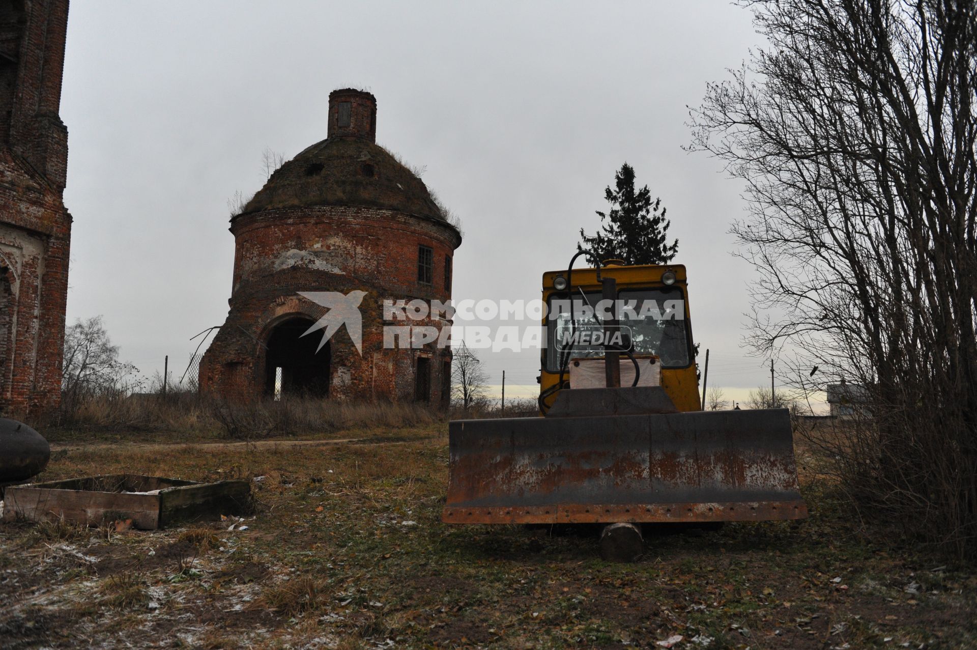 село Головинское Сусанинского района Костромской области.  Богоявленская церковь. 08 ноября 2011г.