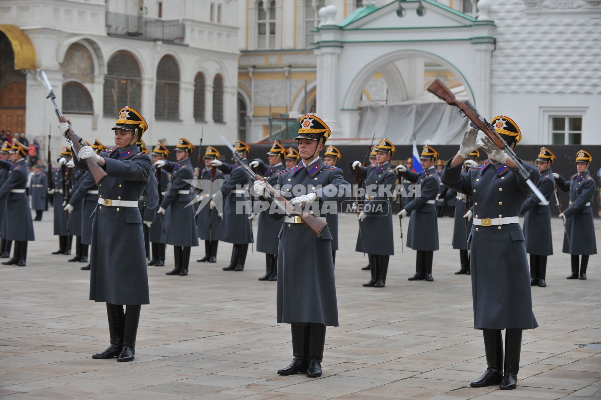 Церемония развода конных и пеших караулов Президентского полка. 31 октября 2011 года.