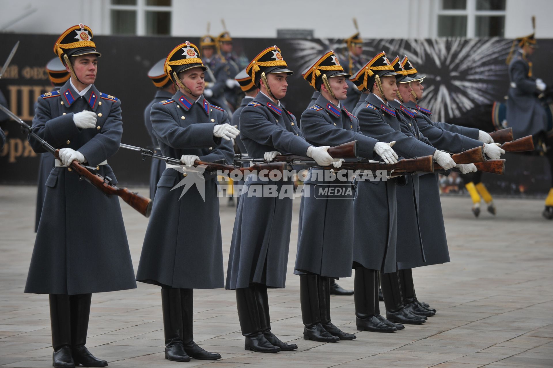 Церемония развода конных и пеших караулов Президентского полка. 31 октября 2011 года.