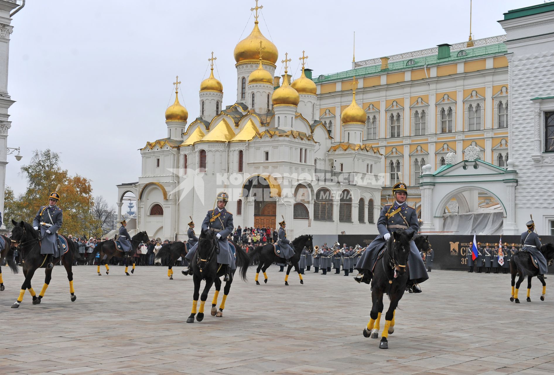 Церемония развода конных и пеших караулов Президентского полка. 31 октября 2011 года.