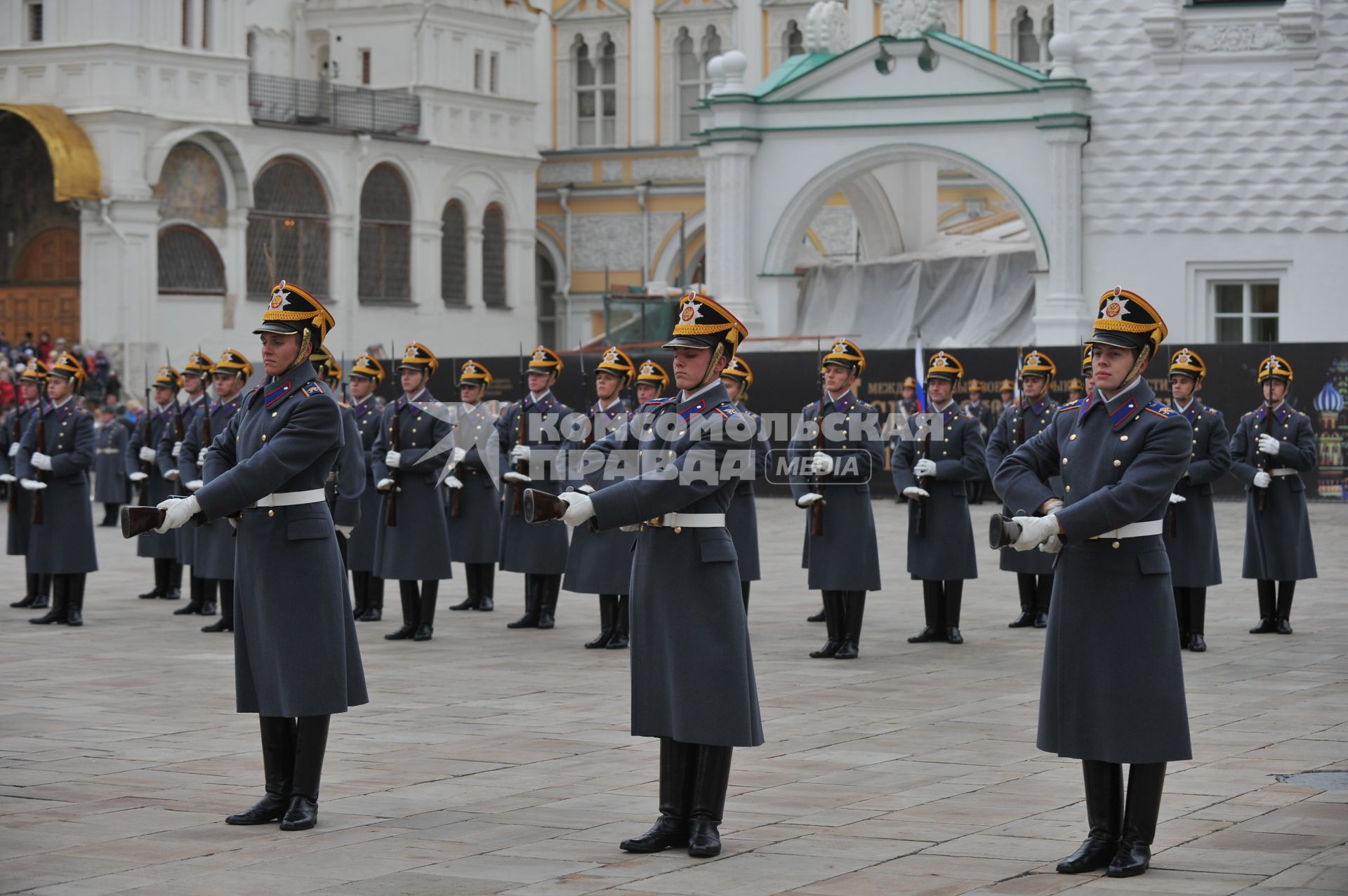 Церемония развода конных и пеших караулов Президентского полка. 31 октября 2011 года.