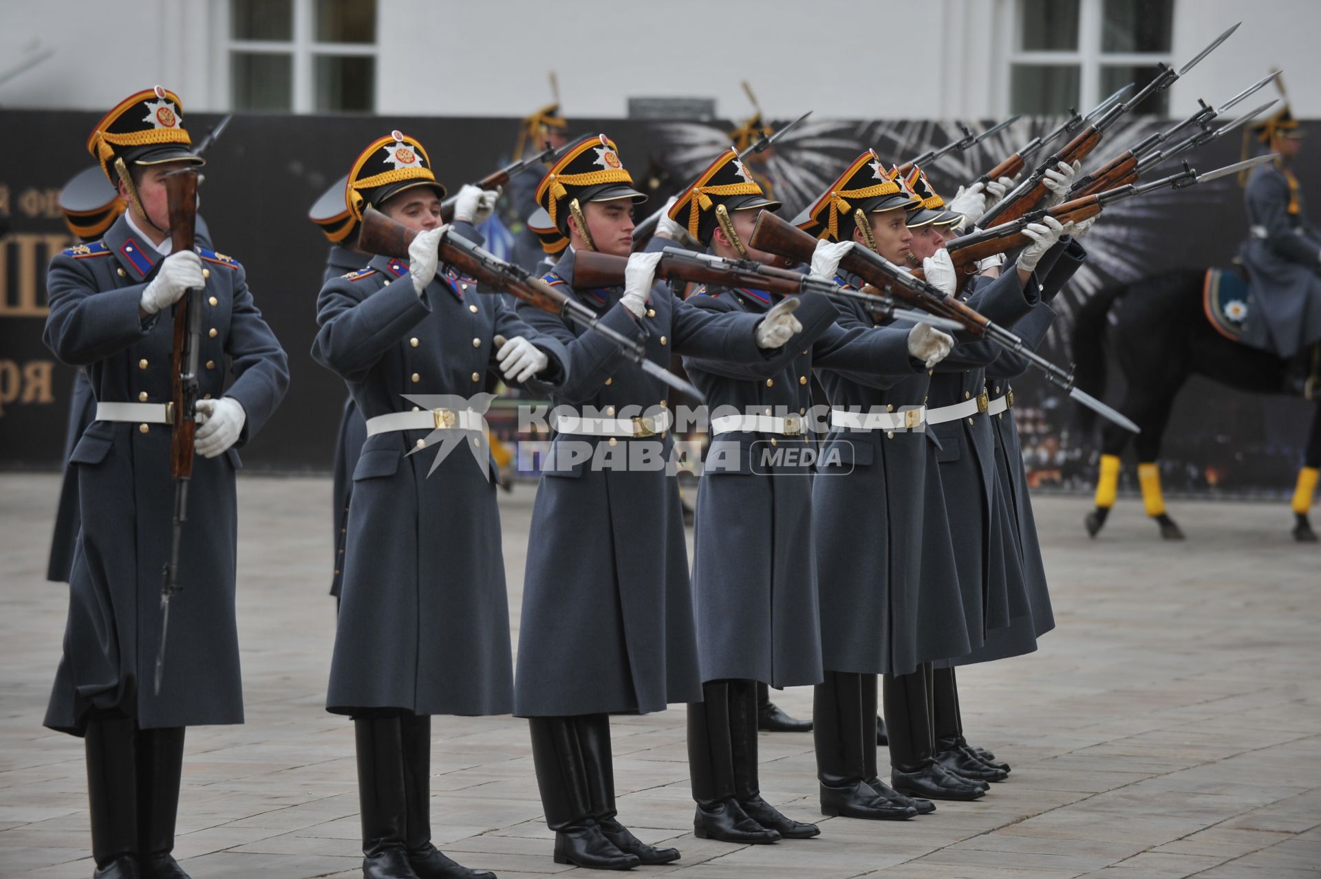 Церемония развода конных и пеших караулов Президентского полка. 31 октября 2011 года.