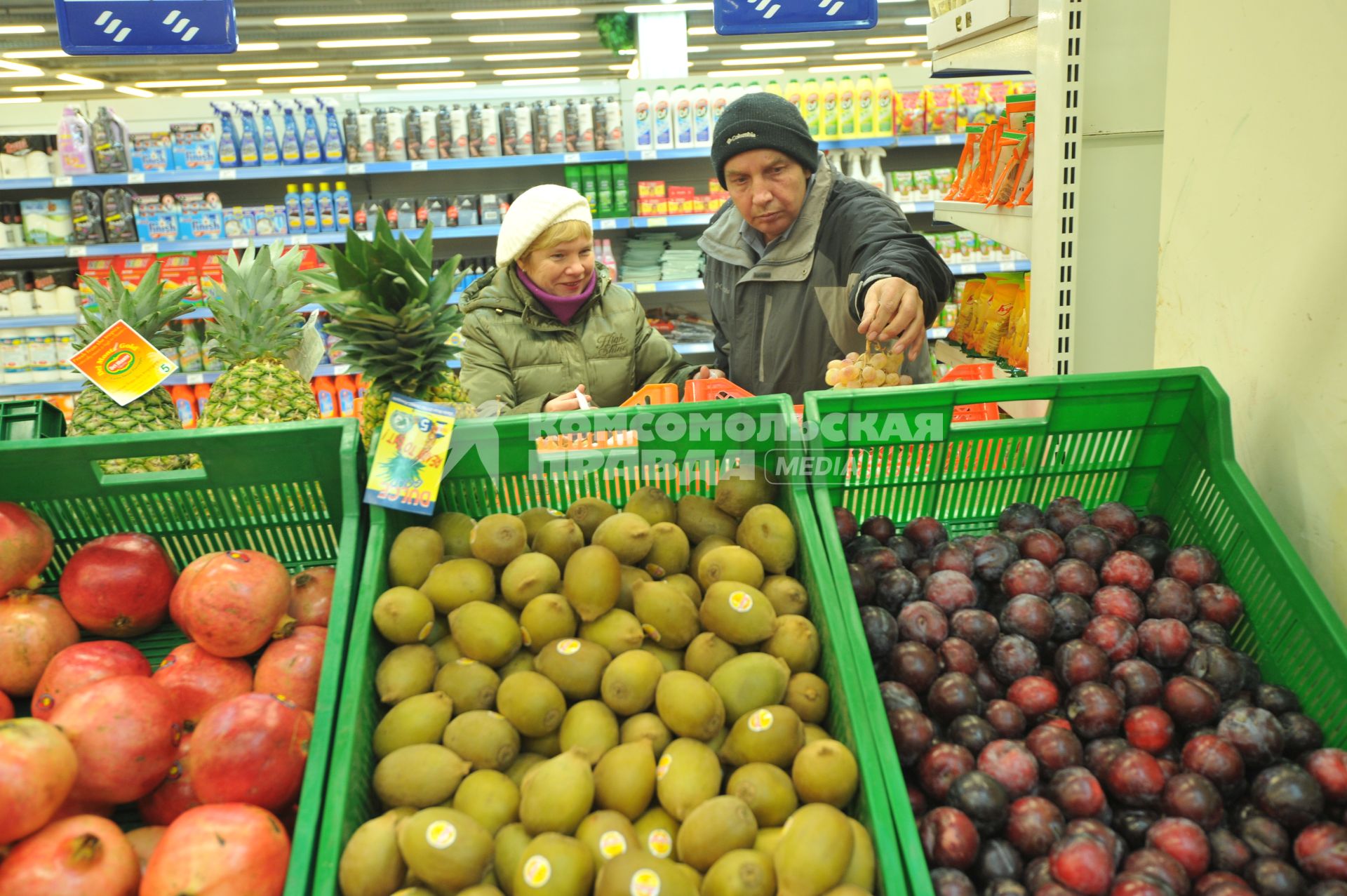 Магазин ПЕРЕКРЕСТОК. Торговля. Товар. Фрукты. 08 ноября 2011 года.