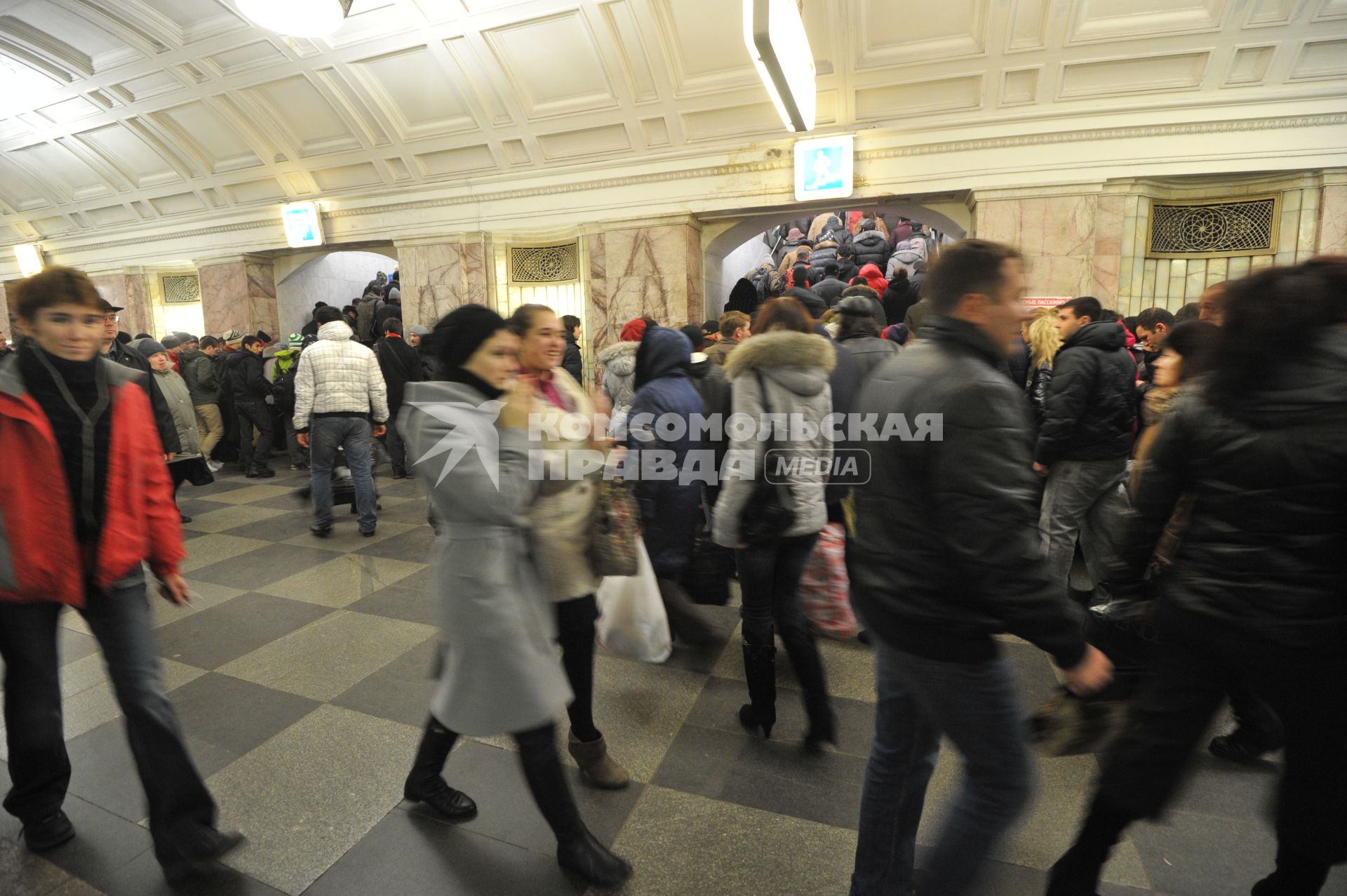 Пассажиры метро. 18 ноября 2011 года.