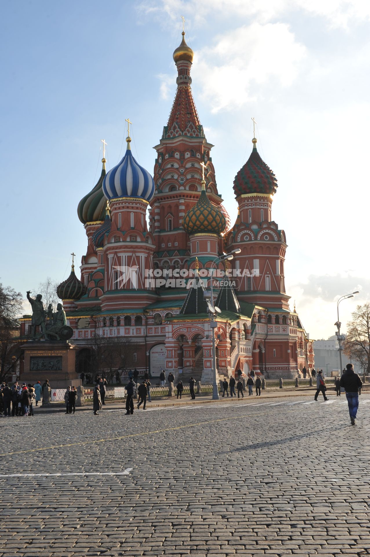 Москва. Храм Василия Блаженного на Красной площади. 18 ноября 2011 года.