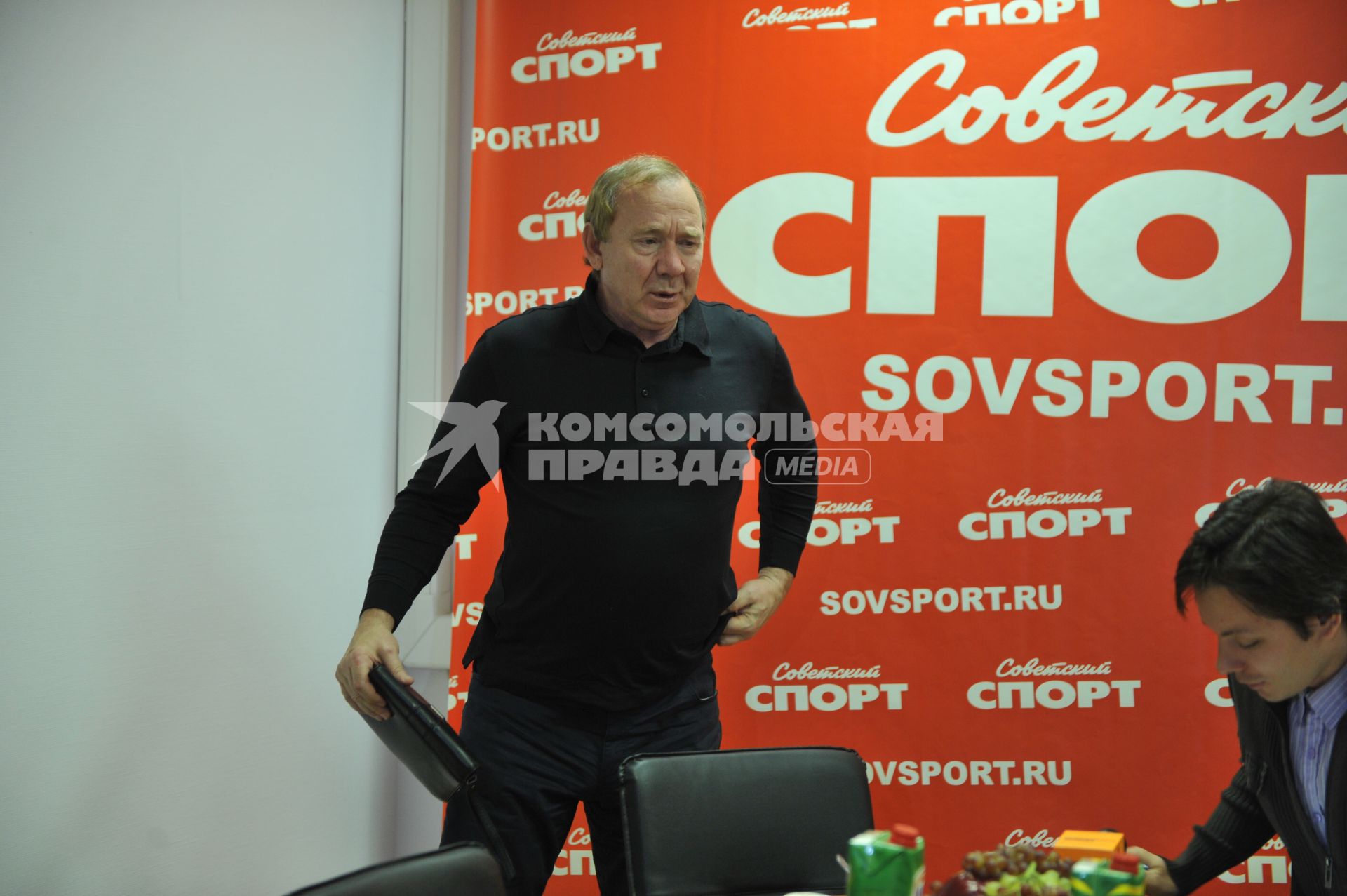 Романцев Олег - советский футболист (защитник), затем советский и российский тренер. В СС. 22 ноября 2011 года.