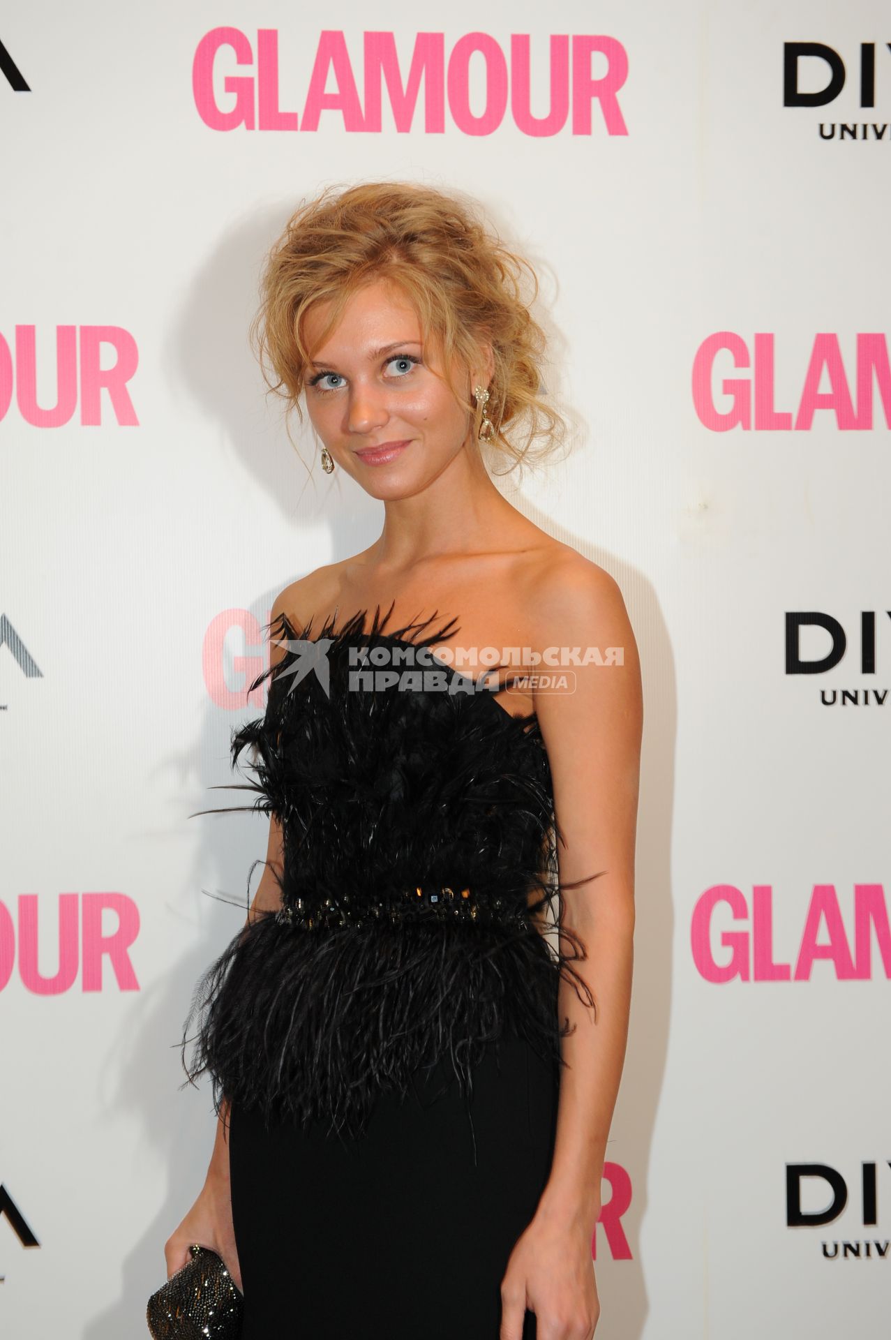 Церемония вручения премии ЖЕНЩИНА ГОДА ЖУРНАЛА GLAMOUR 2011. На снимке:  актриса Кристина Асмус.  17 ноября 2011 года.