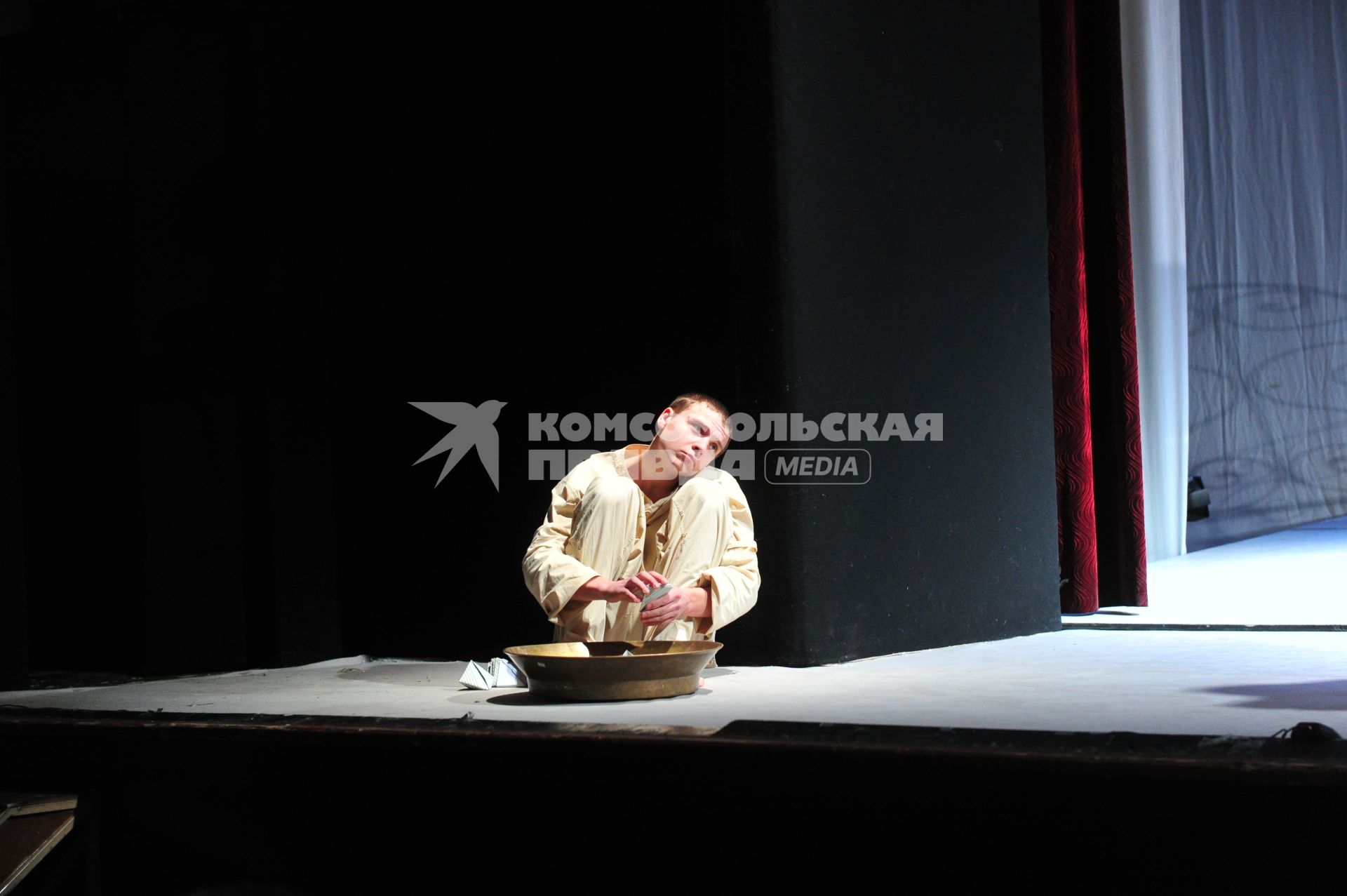 Спектакль ПАЛАТА N6.в театре на Малой Бронной. На снимке: актер Леонид Тележинский в роли Моисейки.  21 ноября 2011 года.