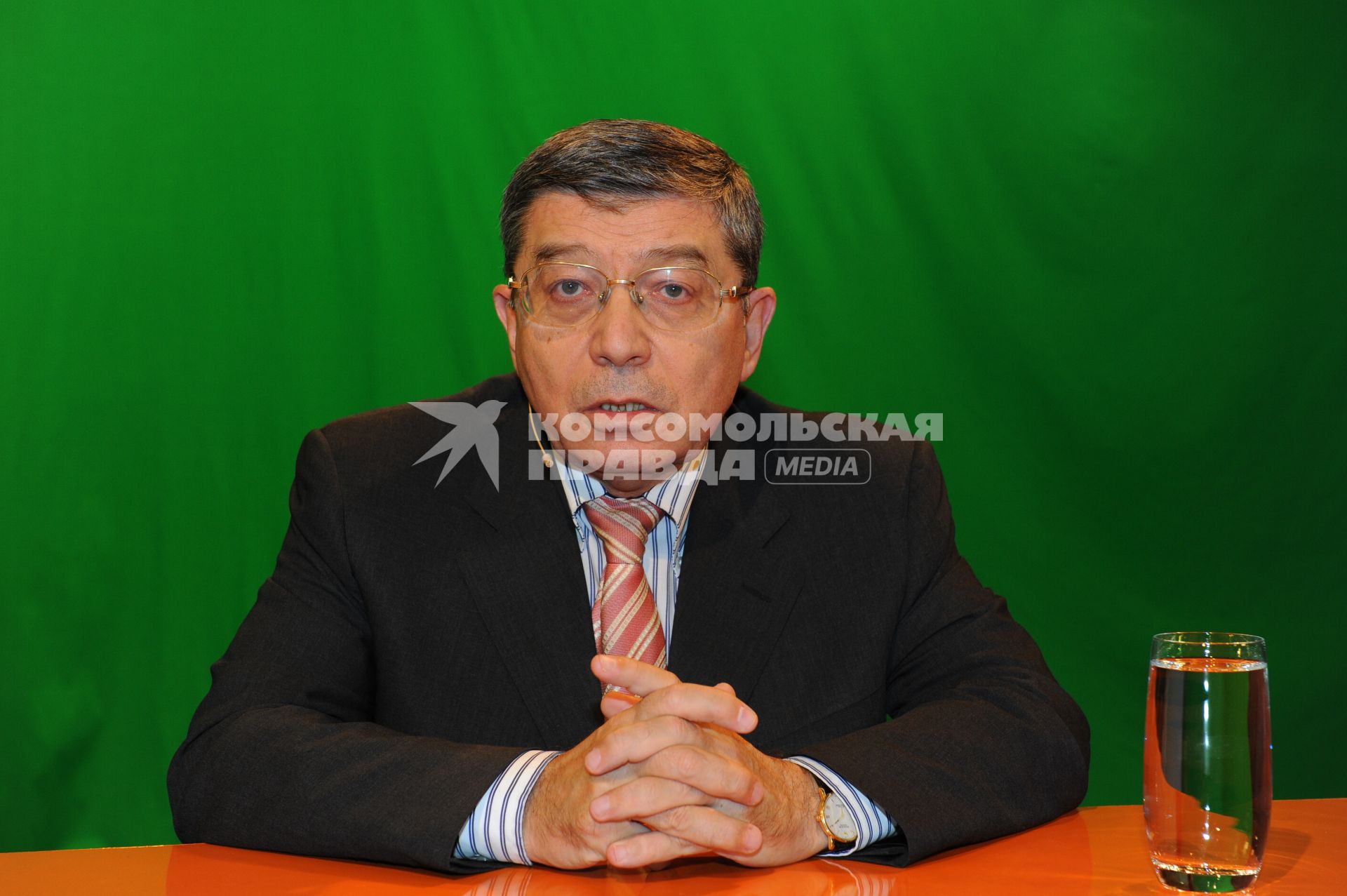 Политолог, член Общественной палаты, доктор экономических наук Иосиф Дискин в ИД КП. 28 ноября 2011 года.