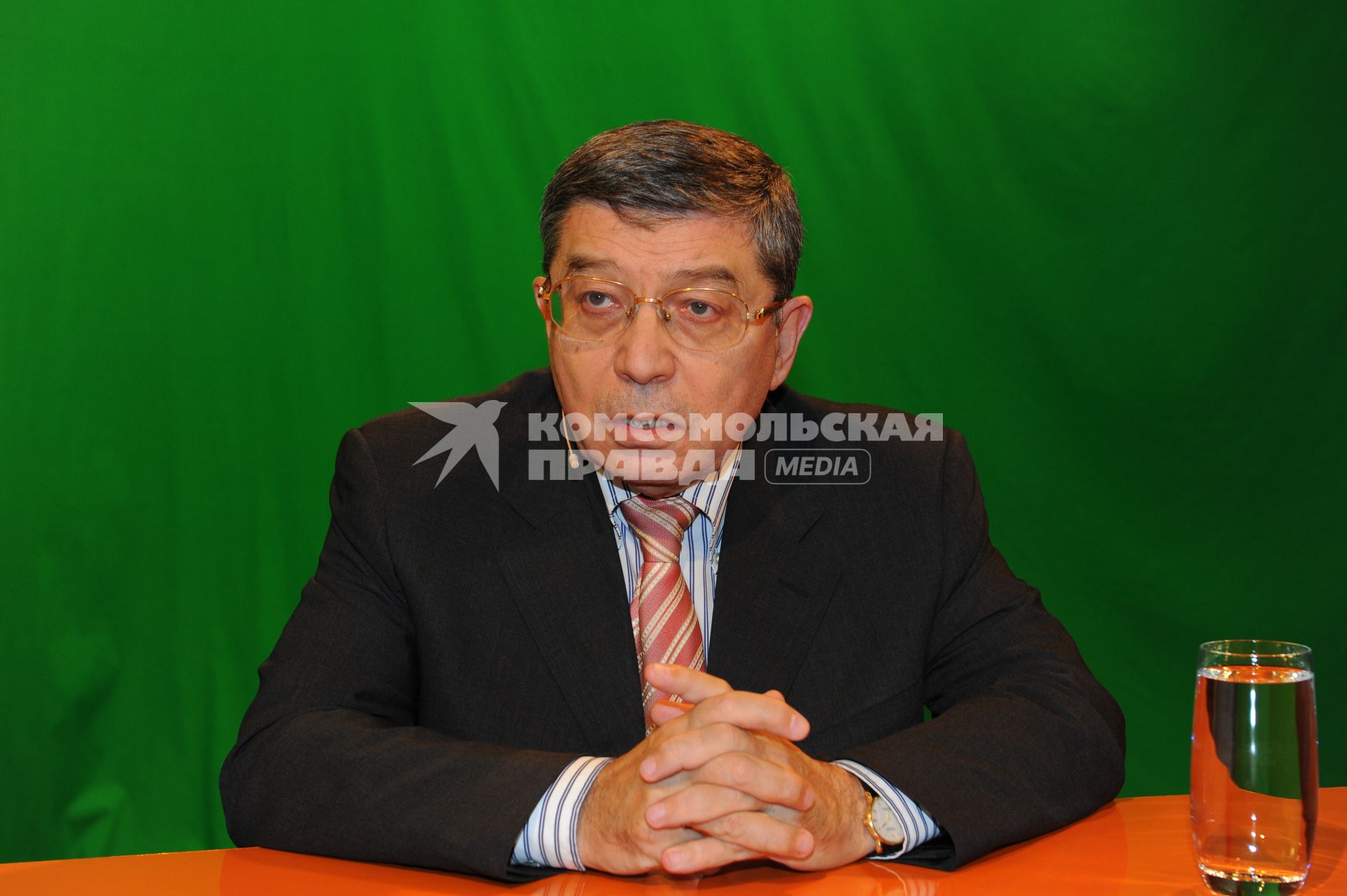 Политолог, член Общественной палаты, доктор экономических наук Иосиф Дискин в ИД КП. 28 ноября 2011 года.