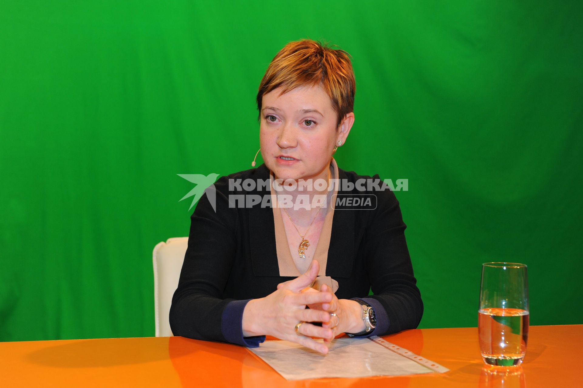 Член Общественной палаты Ольга Костина в ИД КП. 28 ноября 2011 года.