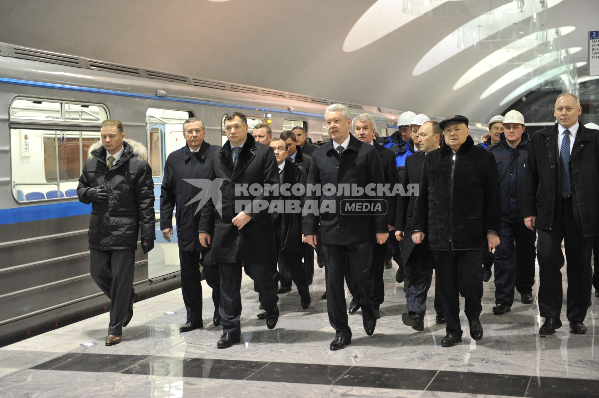 Мэр Москвы Сергей Собянин (в центре) на открытии новой станции ЗЯБЛИКОВО. 02 декабря 2011 года.